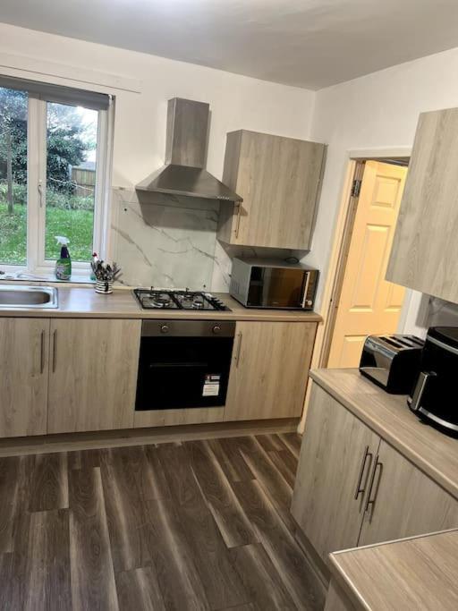 Spacious City Centre Home Near Hospital & M5 Worcester Exterior foto